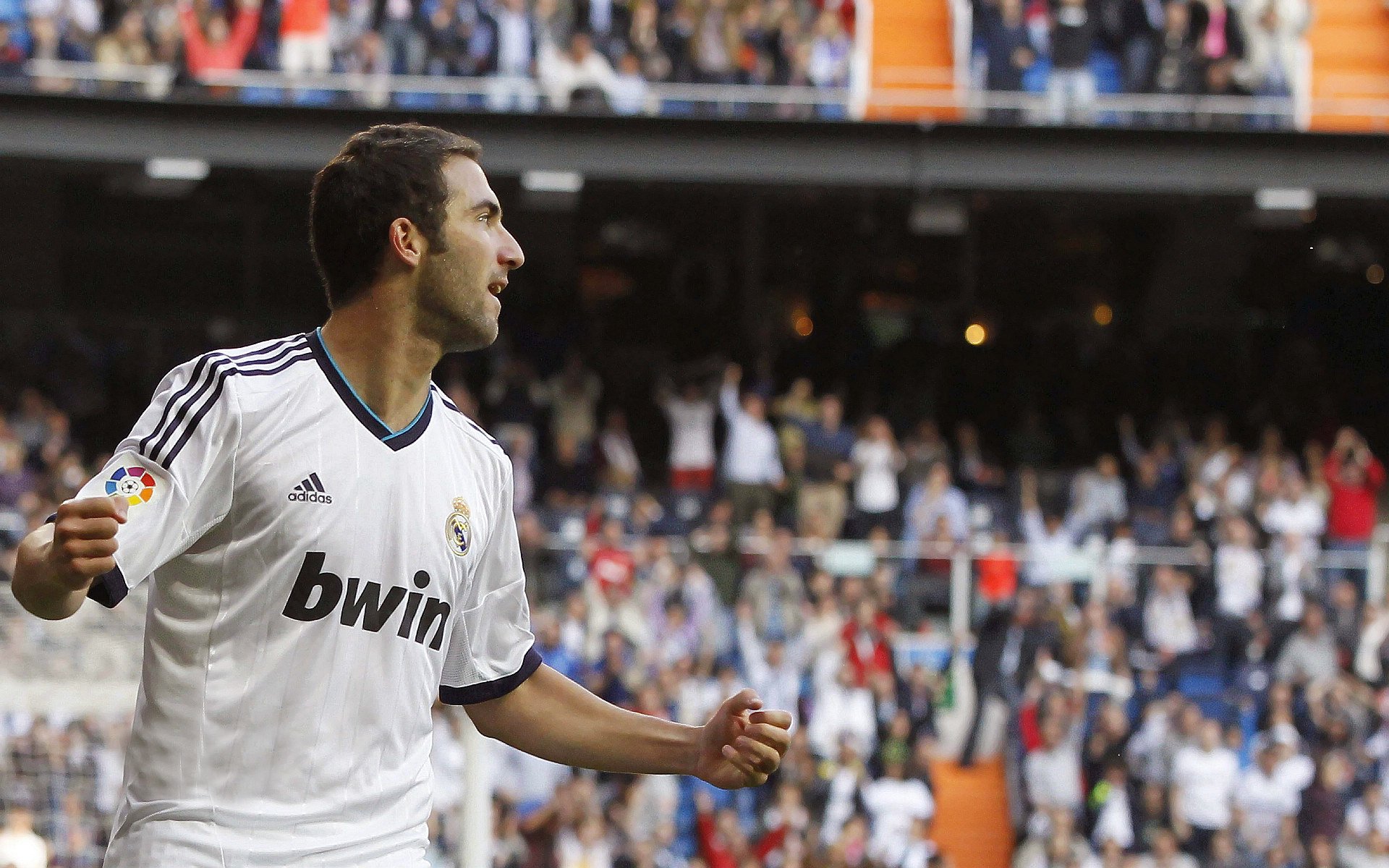 切尔西边路推进流畅,比赛节奏紧凑,切尔西那个3