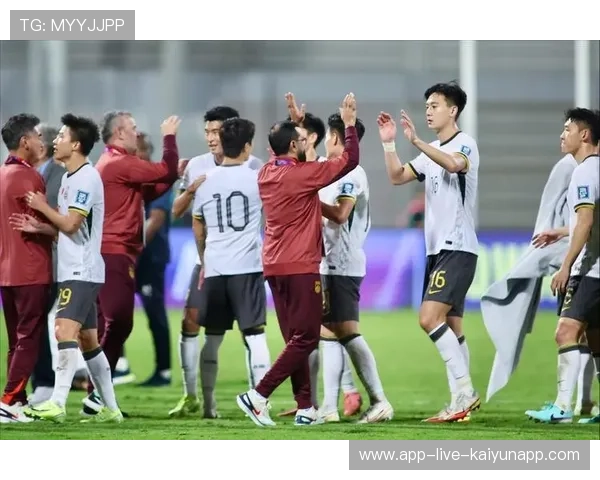 中场连续直塞撕开防线,前锋轻松推进得手助胜